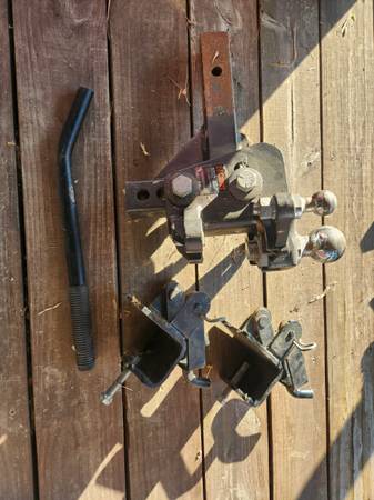 Curt Adjustable load distribution hitch - full kit - $250 (Chetek)62949792147585120