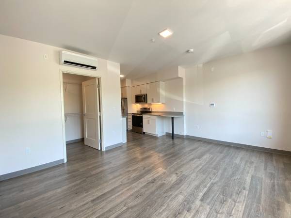 $1,649 / 431ft2 - Plan Ahead- Downtown Studio for Rent- Available 10/10!!! (409 Elm St)63931655054722124