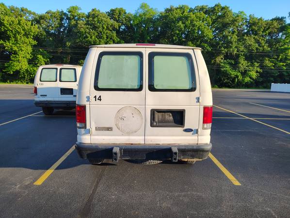2007 Ford E250 3/4 ton cargo van ready to be put to work - $2,200 (Hobart, Indiana)63618721384065123