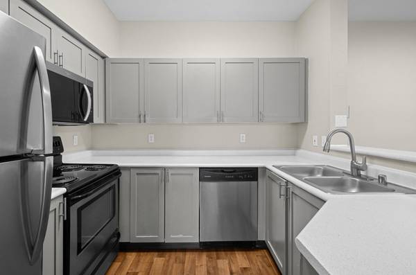 $2,405 / 2br - 1160ft2 - Vaulted or 9-Foot Ceilings, Barbecue & Picnic Area, Internet Caf (10101 7th Ave SE Everett, WA 98208)63884892739073120