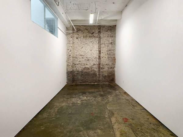 STUDIO 124: SPACIOUS ART STUDIO W DAYLIGHT & BRICK WALL L TRAIN 1