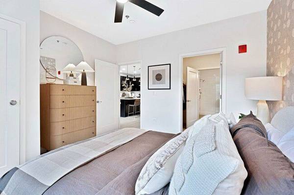 $2,635 / 2br - 1067ft2 - Sublease at Metro 19 Luxury Apartments w/ Pool & Fitness Center (Roselle)63960014592387124