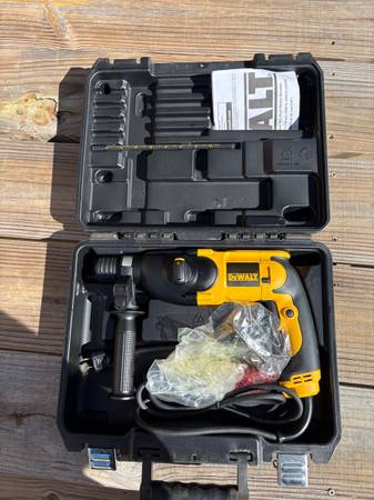 Dewalt 1 1/8” SDS Variable speed rotary Hammer Drill 1