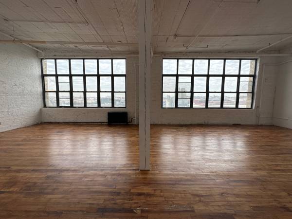 $2,600 / 900ft2 - ____LARGE COMMERCIAL LOFT _____13 CEILING____LARGE WINDOWS____ELEVATOR (WILLIAMSBURG right @ L train MORGAN STOP____________________)63854481924483122