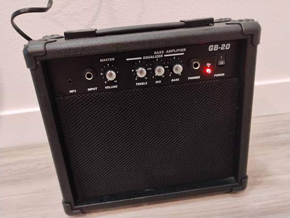 Bass guitar amplifier 1