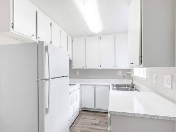 $1,985 / 2br - 896ft2 - 2BD 1.5BA, Ceiling Fan, Refrigerator (Woodlands West)63700996566147124