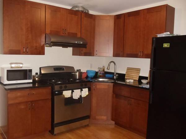 $880 / 3br - Habitación acogedora con baño privado para mujer (Fresh Meadows)63874740650371123