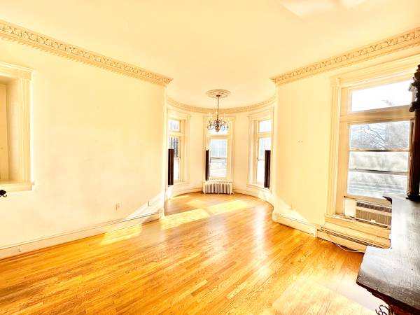 $1,895 A Grand Victorian Studio at Washington Circle - GWU (Foggy Bottom / West End)63822292870147123