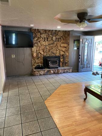 $1,700 / 2br - BIG BEAR LAKE 2BD RM CABIN FOR RENT (BIG BEAR LAKE)63668337676289121