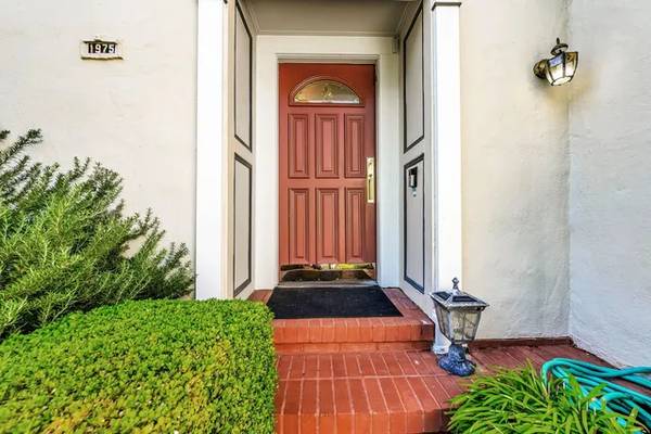$2,300 / 3br - Come and view this gorgeous 3 bedroom home! (San Francisco)64000756086915120