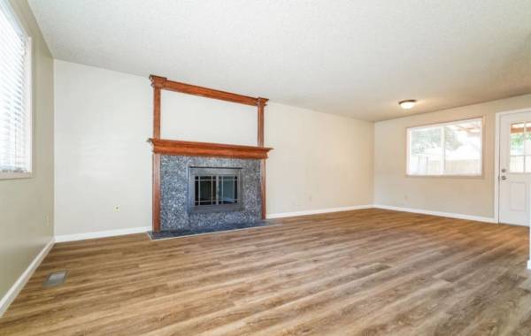 $1,775 / 3br - 1540ft2 - Charming Mid-Century 3-Bed, 2-Bath Home Near Puget Sound (Federal Way)63934548517763123