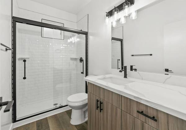 $2,395 / 1br - Spacious Open Layout + In Unit WD + New Cabinets, Quartz Counters (Poway)63701744219137124
