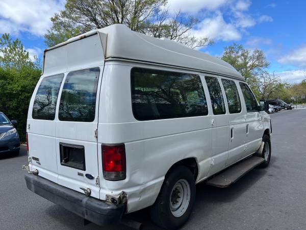2011 FORD E150 ECONOLINE  VAN techo alto - $5,995 (Flushing)63654712267521123
