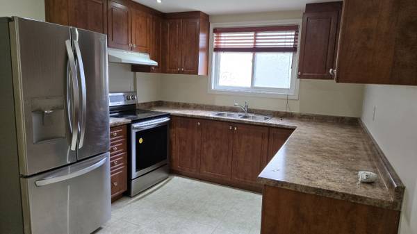 Basement for rent,10 minutes kennedy subway 4