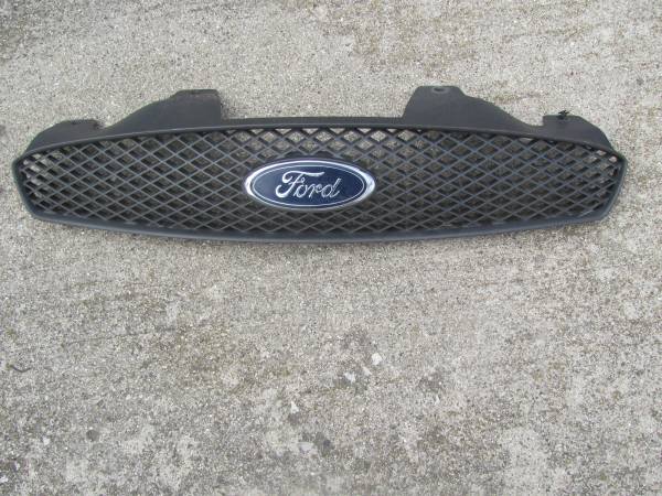 GRILL (2004-6  FORD  TAURUS ) 1