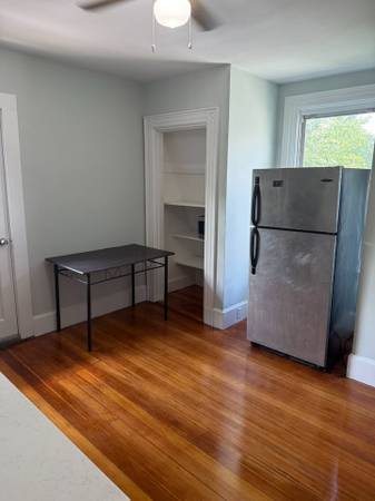 $900 / 4br - 1 bedroom available in 4bd/1bath house63839292318083124