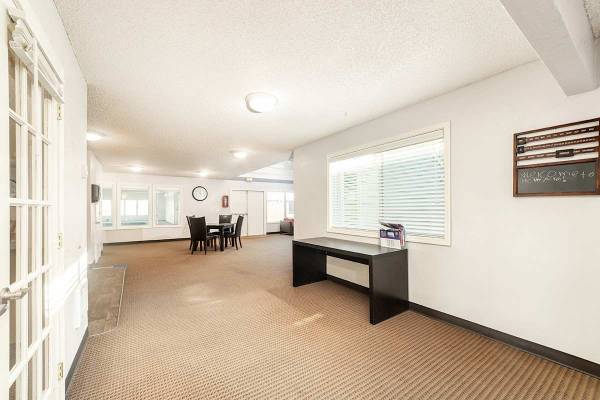 $1,795 / 2br - 900ft2 - Extra Storage, Window Coverings, On-Site Laundry Facility (3710 SE Concord Rd, Portland, OR)63820824097793121