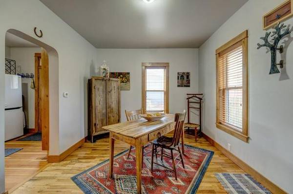 $870 / 1br - 882ft2 - Located in downtown Sheridan (Sheridan)64018614490626124