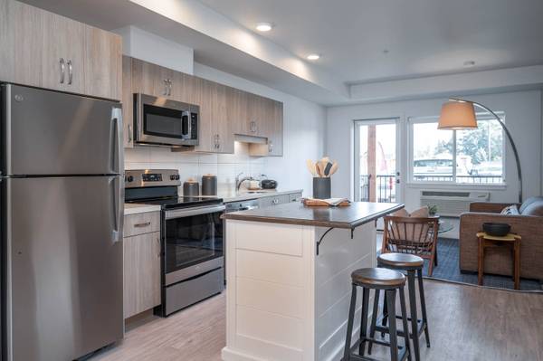 $1,524 / 1br - 602ft2 - Comfortable 602 sq ft 1 bd, 1 ba for all your needs. Call us now! (Wood Village - 5 minute drive from 1,000 Acre Dog Park)63914739986434120