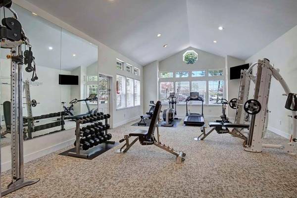 $1,675 / 1br - 600ft2 - Fantastic Amenities: Full-Size Washer & Dryer, Garage Parking + More63944964954882123