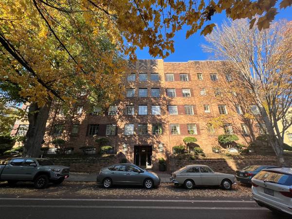 $1,600 / 1br - 810ft2 - Classic Style in Art Deco Landmark, NW PDX ~ Now Accepting Apps! (NW Portland, Nob Hill, NW 23rd, NW 21st, Pearl)63895015235459120