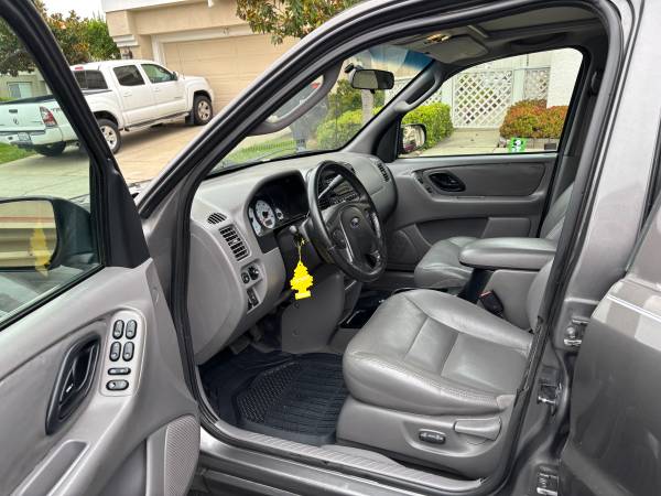 2003 Ford Escape XLT 4x4 - $4,30063654696210691123