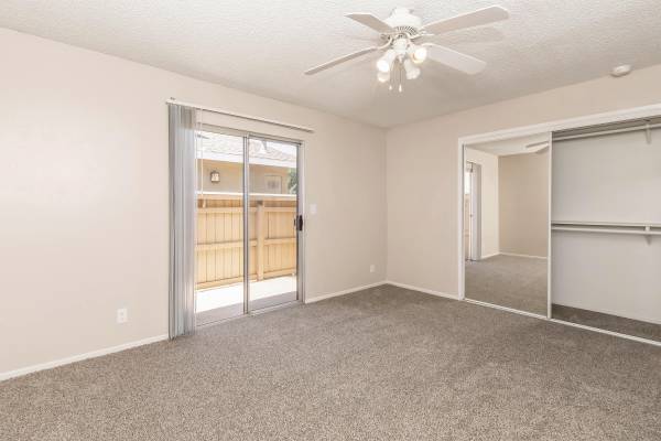 $1,550 / 1br - 700ft2 - AVAILABLE NOW! SINGLE LEVEL 1 BED 1 BATH, TOUR TODAY! ($0 APPLICATION FEES, $100 DEPOSIT DUE WITH APPLICATION!)63798508939649123