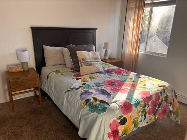 $1,500 / 2br - 900ft2 - Heat Paid! 2 Bed Apartment Close to Downtown Anchorage! (1435 W 25th Ave #7)64014173397122122