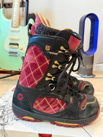 Rare Burton Sabbath Mens Snowboard Boots Size 7 - sporting goods