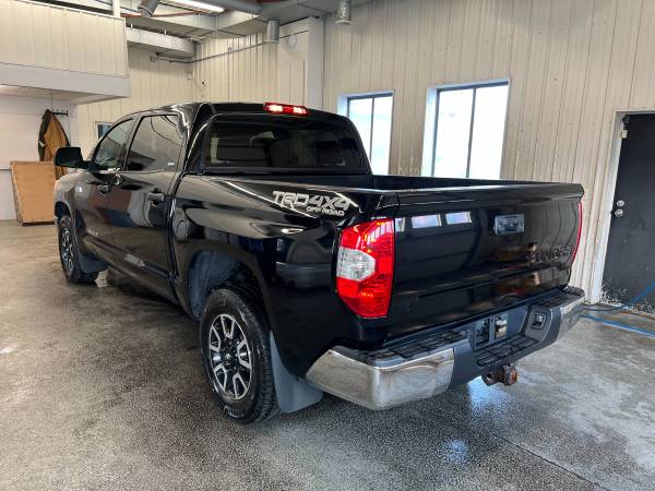 ** 2014 TOYOTA TUNDRA SR5 4X4 4DR CREWMAX CAB SB** - $13,995 (CAMBRIDGE)63470070430339121