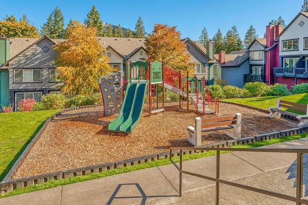 $4,129 / 4br - 1958ft2 - ¡A Minutos del Hermoso Mt. Si! ⛰️ Totalmente Renovado con Garaje! ¡Renta Gratis! (1525 Rock Creek Ridge, North Bend, WA)63845962682371124