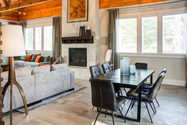 $2,225 / 2br - 1089ft2 - Seven Unique Floor Plans, Onsite Management, 2/BD 2/BA (11785 NW Timberview Ln, Portland, OR)63895123915778120