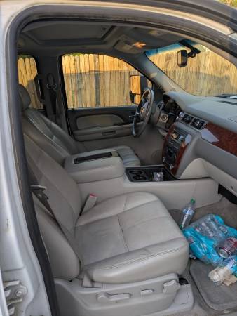 2009 suburban - $4,500 (Denver Parkhill)63612333910659122