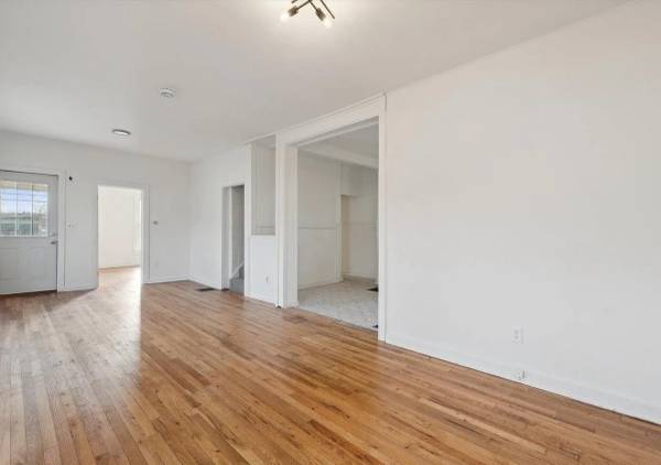 $900 / 2br - 1076ft2 - A Gorgeous, well structured 2 bd 2 bath home near downtown Lansing (Lansing)63620274769537122
