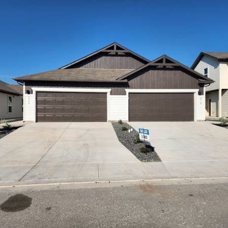 1 Come be the first tenant in this cozy 3 bed 2 bath duplex brand new bu 1