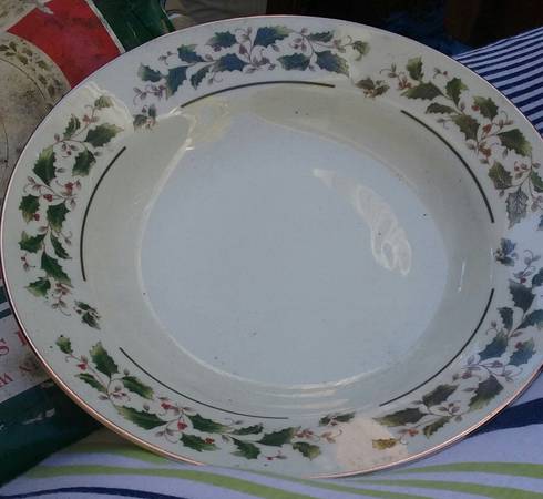 🎄Holly Holiday Pattern Soup/Salad Bowls -  Set of 4 (New) 1