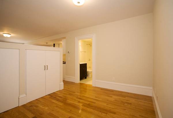 $2,800 Modern South End Studio For $2,800 AVAIL NOW (South End)64213550740609123