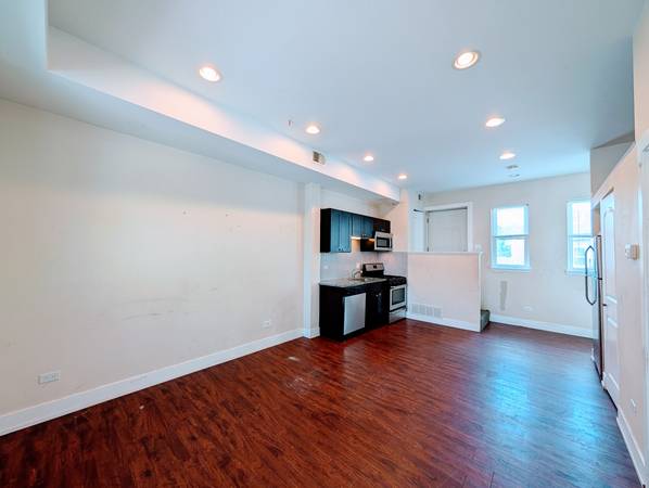 $1,400 / 1br - 1bed/1bath near Highway, storefront, SUNNY and SMALL unit (Mayfair)63960013472131121