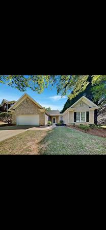 Fairburn GA Ranch Rental!  Open Kitchen W/Pretty Dark Cabinets! 1