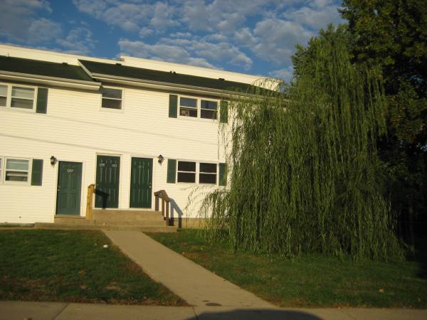 $925 / 2br - 650ft2 - 2B/1B Apartment (Willowbrook)63660228709377120
