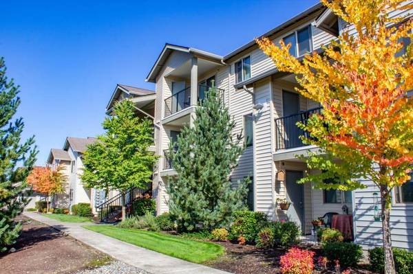$1,925 / 2br - 887ft2 - Amplios planos de piso de 1, 2 y 3 habitaciones, a solo pasos del parque Sunset (Lakeland Hills)63808083856001120