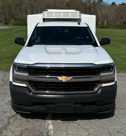 **Chevy 1500 RWD 2016 con carrocería refrigerada de 8' y unidad refrigeradora** - $14,400 (Westport)63470757270915122