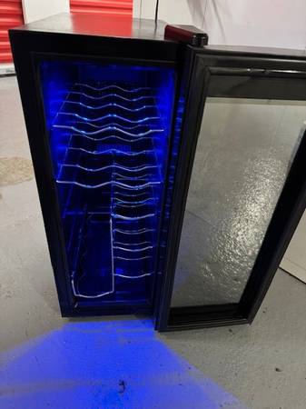 Electronic Wine/Beverage Curved Door Holder by Fridgedaire. - $99 (Boston-Cambridge Ma)63470803471361122