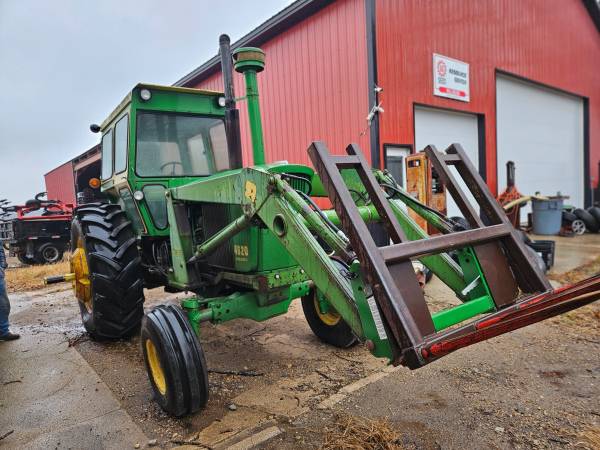 4620 John Deere tractor with bucket 1