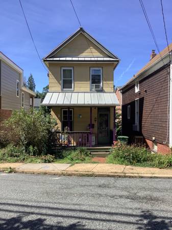 2BR, 1BA, SOLAR POWERED COTTAGE 1