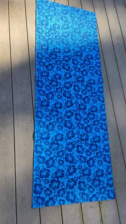 Exercise ball, and yoga mat(s) - $5 (Redmond)63471355208577121