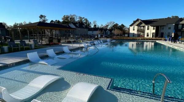 $1,149 / 3br - LIVE IN LUXURY AT REDUCED PRICES WITH SEPTEMBER AND OCTOBER FREE!!!!63902941628035123