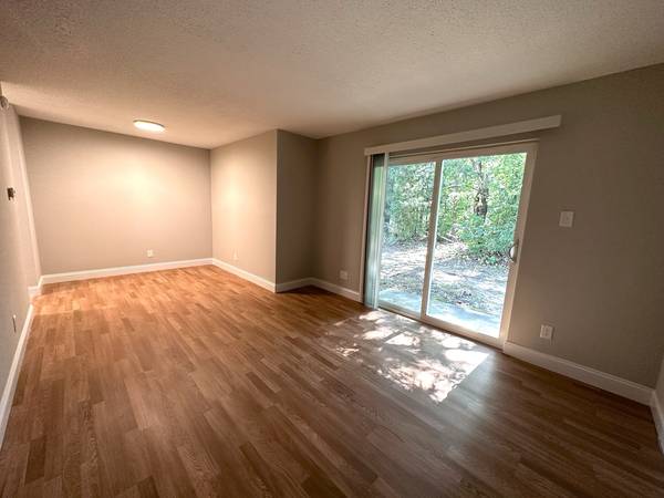 $1,395 / 2br - 1000ft2 - La mejor casa adosada para llamar hogar en Knoxville - 2 dormitorios, 1.5 baño🏠 (Knoxville, Downtown Knoxville, Karns, Clinton, UTK)63815667777025121