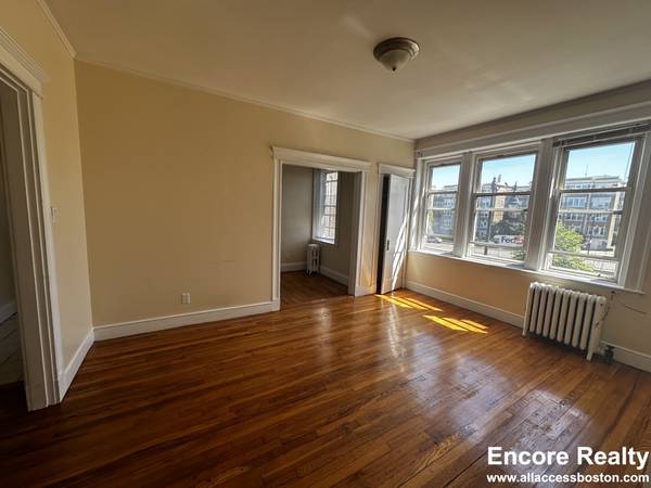 $1,850 AVAILABLE NOW! Sweet Studio in a Great Brighton Location! (Brighton)63817562480385120