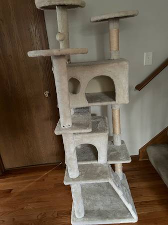 Cat tower 1